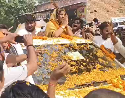 भोजपुरी स्टार पवन सिंह की पत्नी ज्योति सिंह ने काराकाट से भरा नामांकन, BJP नेता राजेश्वर राज से लिया आशीर्वाद