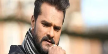 पवन सिंह के बाद खेसारी लाल यादव भी बैड टच में घिरे