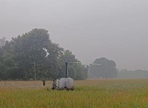 यूपी भाजपा के पूर्व सांसद बृजभूषण शरण सिंह के हेलिकाप्टर की धान के खेत में इमरजेंसी लैंडिंग, खराब मौसम में बड़ा हादसा टला