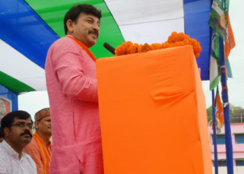 मनोज तिवारी ने बिक्रमगंज में जदयू प्रत्याशी महाबली सिंह के पक्ष में की चुनावी सभा