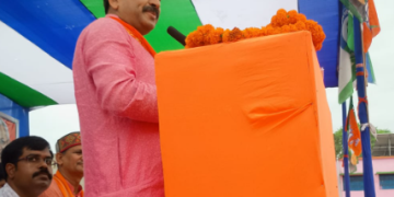 मनोज तिवारी ने बिक्रमगंज में जदयू प्रत्याशी महाबली सिंह के पक्ष में की चुनावी सभा