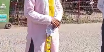 बिहार विधानसभा चुनाव 2025: पूर्णिया के कस्बा क्षेत्र में AAP उम्मीदवार ने नंगे पैर दाखिल किया नामांकन