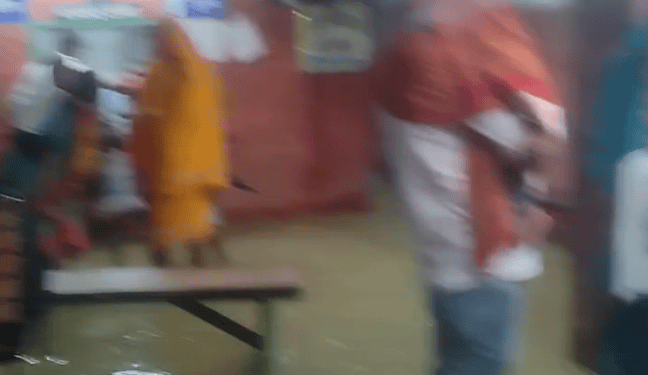 Motihari News रक्सौल डंकन हॉस्पिटल बारिश के पानी से हुआ जलमग्न,  मरीज और डॉक्टर की बढ़ी परेशानी