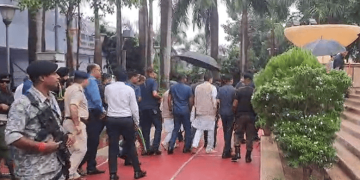 पटना गांधी मैदान में नीतीश कुमार सहित नेताओं ने गांधी जयंती पर दी पुष्पांजलि