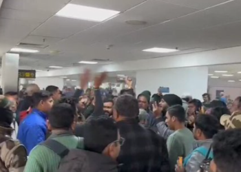 पटना एयरपोर्ट पर कांग्रेस में खुला आंतरिक कलह, टिकट बिक्री का आरोप