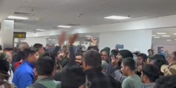 पटना एयरपोर्ट पर कांग्रेस में खुला आंतरिक कलह, टिकट बिक्री का आरोप