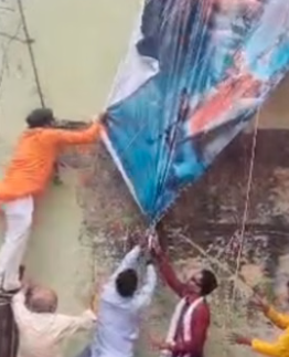 चिरैया विधानसभा क्षेत्र में राजद में टिकट पर बवाल, कार्यकर्ताओं ने तेजस्वी के पोस्टर फाड़े