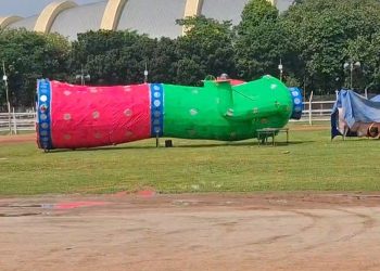 पटना गांधी मैदान में रावण दहन का दृश्य दशहरे पर पटना गांधी मैदान में जुटी भीड़ पटना पुलिस का फ्लैग मार्च दशहरा सुरक्षा के लिए पटना ट्रैफिक एडवाइजरी दशहरा 2025