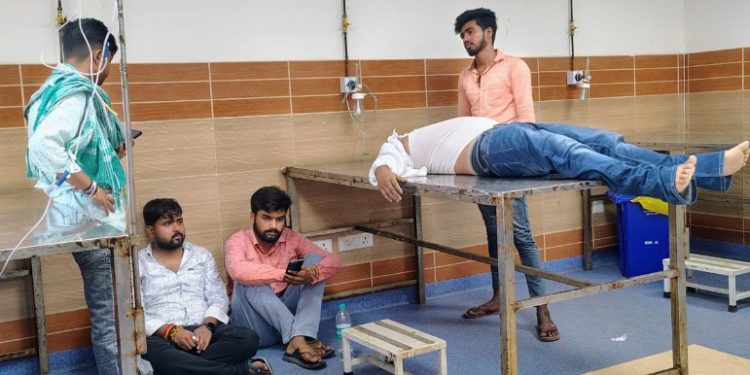 Saran Crime News: दशहरा के दिन एक युवक की गोली मारकर हत्या.. दूसरा गंभीर स्थिति में पटना रेफर