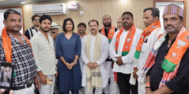 राजेश सहनी भाजपा में शामिल होते हुए, VIP नेता भाजपा में शामिल, बिहार चुनाव 2025 NDA गठबंधन