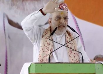 “समस्तीपुर की रैली में जनसमूह को संबोधित करते गृह मंत्री अमित शाह” “दरभंगा में चुनावी सभा में बोलते हुए रक्षा मंत्री राजनाथ सिंह” “अमित शाह ने कहा बिहार को जंगलराज से मुक्ति दिलाने का चुनाव” “राजनाथ सिंह ने RJD पर बोला करारा हमला दरभंगा रैली में”