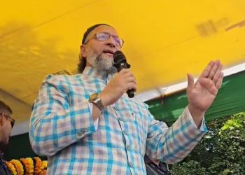 Asaduddin Owaisi Gaya rally photo, AIMIM Bihar election speech image, Owaisi addressing crowd in Gaya, ओवैसी रैली बिहार फोटो, असदुद्दीन ओवैसी गया सभा चित्र, Bihar politics rally image