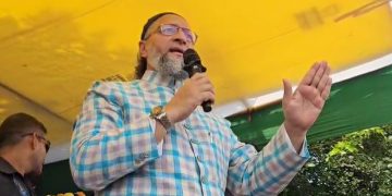 Asaduddin Owaisi Gaya rally photo, AIMIM Bihar election speech image, Owaisi addressing crowd in Gaya, ओवैसी रैली बिहार फोटो, असदुद्दीन ओवैसी गया सभा चित्र, Bihar politics rally image