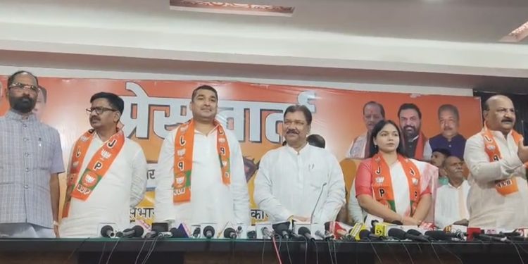 भाजपा में नेताओं की एंट्री तेज.. दिलीप जायसवाल बोले- महागठबंधन का विकेट लगातार गिरेगा