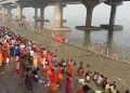 Chhath Puja Nahay Khay Patna Ganga Ghat photo Devotees performing Ganga Snan in Bihar 2025 Women preparing for Chhath Puja rituals in Bihar Chhath Maiya Puja Bihar image Crowd at Patna Ghat during Chhath Puja 2025