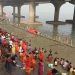 Chhath Puja Nahay Khay Patna Ganga Ghat photo Devotees performing Ganga Snan in Bihar 2025 Women preparing for Chhath Puja rituals in Bihar Chhath Maiya Puja Bihar image Crowd at Patna Ghat during Chhath Puja 2025