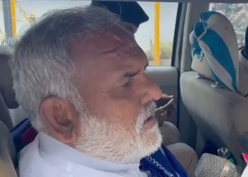 satyadev-ram-arrest-daraulee-bihar-election.jpg – दरौली में माले प्रत्याशी सत्यदेव राम की गिरफ्तारी के दौरान का दृश्य daraulee-siwan-election-2025.jpg – सिवान की दरौली सीट पर चुनावी माहौल cpi-ml-supporters-protest-bihar.jpg – भाकपा माले समर्थक सत्यदेव राम की गिरफ्तारी के खिलाफ प्रदर्शन करते हुए bihar-election-2025-political-tension.jpg – बिहार विधानसभा चुनाव में सियासी तनाव और माहौल