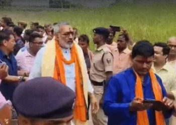 Begusarai Giriraj Singh protest, Bihar election clashes Begusarai, मधेपुरा में जनता का गुस्सा, Chandra Shekhar protest Bihar, Bihar 2025 politics ground report