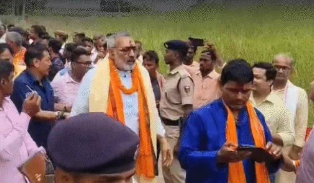 Begusarai Giriraj Singh protest, Bihar election clashes Begusarai, मधेपुरा में जनता का गुस्सा, Chandra Shekhar protest Bihar, Bihar 2025 politics ground report