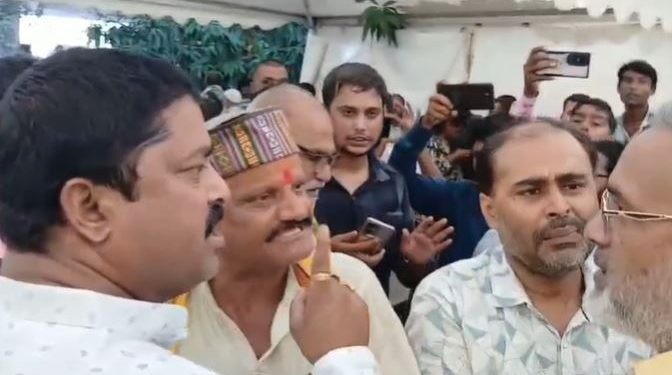 जन सुराज पार्टी विवाद की तस्वीर, Prashant Kishor Jan Suraj Ticket List, Bihar election 2025 Jan Suraj news, जन सुराज ऑफिस पटना हंगामा