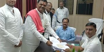 RJD Symbol Distribution Bihar 2025, तेजस्वी यादव बिहार चुनाव, डॉ. संजीव कुमार नामांकन, ललित यादव दरभंगा नामांकन, RJD उम्मीदवार सूची बिहार चुनाव