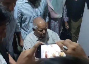 लालू प्रसाद यादव पर IRCTC घोटाले में आरोप तय राबड़ी देवी और तेजस्वी यादव को कोर्ट से झटका बिहार चुनाव 2025 में लालू परिवार पर भ्रष्टाचार का साया IRCTC होटल टेंडर घोटाले की सुनवाई भाजपा का लालू परिवार पर राजनीतिक हमला