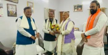 धर्मेंद्र प्रधान और जीतन राम मांझी की मुलाकात की तस्वीर Bihar NDA seat sharing meeting photo जीतन राम मांझी प्रेस बयान के दौरान धर्मेंद्र प्रधान पटना बैठक में