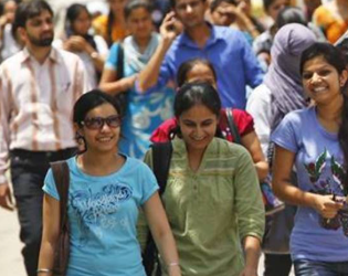 रेलवे में graduates को शानदार मौका,  8000 से अधिक पदों पर भर्ती