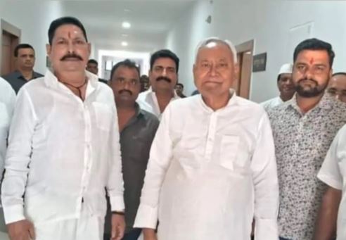 अनंत सिंह मोकामा चुनाव 2025 Nitish Kumar Anant Singh statement Bihar Election 2025 JDU vs RJD छोटे सरकार अनंत सिंह प्रेस कॉन्फ्रेंस Mokama assembly election Bihar
