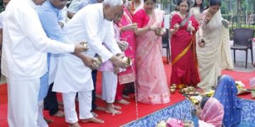 Nitish Kumar performing Chhath Puja with family at 1 Aney Marg Chirag Paswan offering Arghya to setting sun in Patna Samrat Choudhary performing Chhath Puja in Tarapur, Munger Nityanand Rai taking selfie with devotees at Ganga Ghat Hajipur Women devotees offering Arghya during Chhath Puja in Bihar