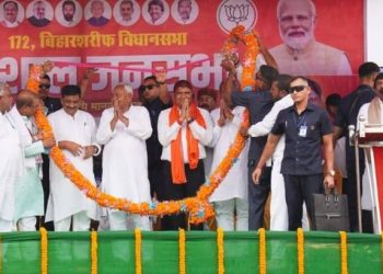 Nitish Kumar Nalanda rally image, नीतीश कुमार नालंदा जनसभा फोटो, Bihar CM Nitish Kumar campaign, Nitish Kumar political record, NDA Bihar election rally