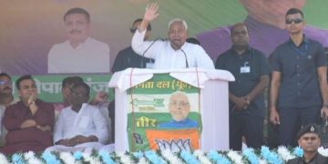 Nitish Kumar Siwan Rally Photo, Bihar CM Speech 2025, NDA Bihar Election Campaign, Nitish Kumar vs RJD Politics