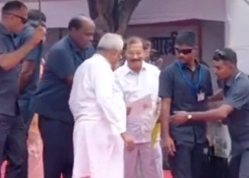 Nitish Kumar security lapse viral video, Bihar CM security Z plus, Bihar politics 2025 news, Gandhi Jayanti Patna event, Nitish Kumar safety breach