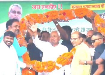 “राजगीर की सभा में संबोधन करते बिहार के मुख्यमंत्री नीतीश कुमार” “Nitish Kumar speaking at Rajgir election rally 2025” “नीतीश कुमार ने लालू परिवार पर साधा निशाना राजगीर रैली में”