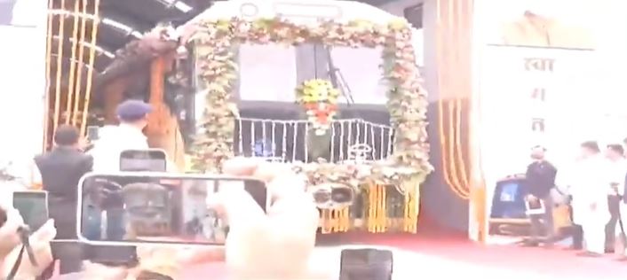 “Nitish Kumar inaugurating Patna Metro at ISBT Station” “Patna Metro first ride with Nitish Kumar and ministers” “Inside view of Patna Metro coach with passengers” “Patna Metro running between ISBT and Bhutnath stations”