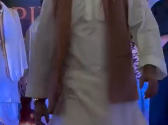 तेज प्रताप यादव का देसी अंदाज, धोती-कुर्ता में रैंप वॉक करते नजर आए लालू के लाल