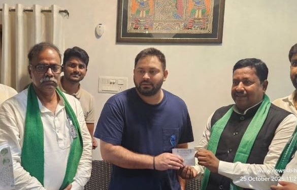 Altaf Alam Raju joins RJD Photo, Tejashwi Yadav with Altaf Alam Raju Image, Saran JDU RJD Politics Picture, Bihar Election Political Shift Photo, Tejashwi Yadav RJD Joining Event Image