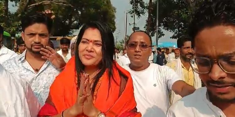 सीमा सिंह बिहार चुनाव 2025, मढ़ौरा विधानसभा सीट नामांकन रद्द, खेसारी लाल यादव चुनावी मैदान, बिहार विधानसभा चुनाव स्टार उम्मीदवार