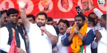 Tejashwi Yadav addressing rally in Darbhanga, तेजस्वी यादव बिहार रैली, Mukesh Sahni with Santosh Sahni in Bihar election, Bihar Mahagathbandhan campaign image, Tejashwi Yadav speech photo Bihar