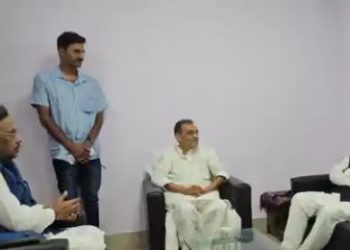 Bihar Election 2025 Seat Sharing Meeting जीतनराम मांझी और बीजेपी नेताओं की मुलाकात उपेंद्र कुशवाहा से धर्मेंद्र प्रधान की बैठक बिहार एनडीए में सीट बंटवारे को लेकर खींचतान BJP leaders meet NDA allies in Patna for Bihar election talks