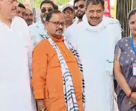 पटना में जेडीयू नेता गोपाल मंडल का नीतीश कुमार के आवास के बाहर प्रदर्शन