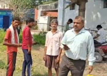 छपरा में भीषण सड़क हादसा, सड़क किनारे खड़े ट्रक से टकराई बाइक