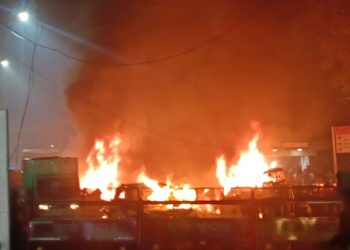 Delhi Blast Red Fort Metro, लाल किला मेट्रो स्टेशन धमाका, Delhi Explosion News 2025, Car Blast near Lal Qila Delhi, Delhi Police Investigation Scene