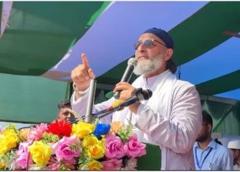 असदुद्दीन ओवैसी जोकीहाट चुनावी सभा में भाषण देते हुए ओवैसी का सीमांचल में चुनाव प्रचार AIMIM रैली जोकीहाट में समर्थकों की भीड़ ओवैसी ने तेजस्वी यादव और नीतीश कुमार पर साधा निशाना