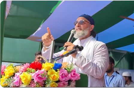 असदुद्दीन ओवैसी जोकीहाट चुनावी सभा में भाषण देते हुए ओवैसी का सीमांचल में चुनाव प्रचार AIMIM रैली जोकीहाट में समर्थकों की भीड़ ओवैसी ने तेजस्वी यादव और नीतीश कुमार पर साधा निशाना