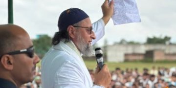 असदुद्दीन ओवैसी सीमांचल रैली में भाषण देते हुए AIMIM प्रमुख असदुद्दीन ओवैसी का तेजस्वी यादव पर हमला बिहार के सीमांचल में AIMIM की जनसभा का नज़ारा ओवैसी ने वक्फ कानून को लेकर नीतीश-तेजस्वी पर साधा निशाना