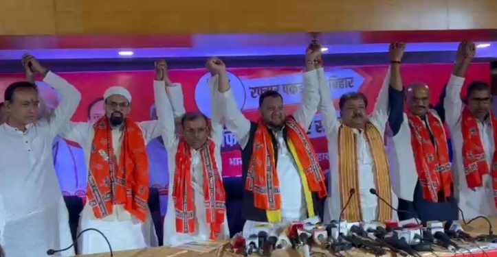 Om Prakash Pandey joins BJP with supporters in Patna BSP leader joins BJP Bihar Dilip Jaiswal welcomes BJP Shahabad region strengthened after BSP leader’s entry Bihar NDA new supporters join ahead of election 2025