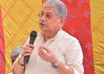 Lalan Singh rally Mokama, Lalan Singh speaking at podium, Viral video screenshot Lalan Singh, Anant Singh campaign Mokama, Election Commission notice document