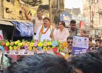 नेहा शर्मा भागलपुर रोड शो में भीड़ को संबोधित करती हुई कांग्रेस प्रत्याशी अजीत शर्मा के समर्थन में नेहा शर्मा का प्रचार बिहार चुनाव में नेहा शर्मा के रोड शो में उमड़ी भीड़ भागलपुर चुनाव प्रचार में नेहा शर्मा और अजीत शर्मा