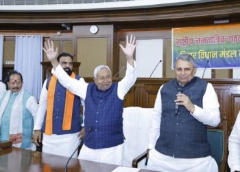 Nitish Kumar Oath Ceremony Image Bihar NDA Government Formation Photo Samrat Choudhary Vijay Sinha Deputy CM Bihar Bihar Cabinet Ministers List 2025 Raj Bhavan Patna Shapath Grahan Photo